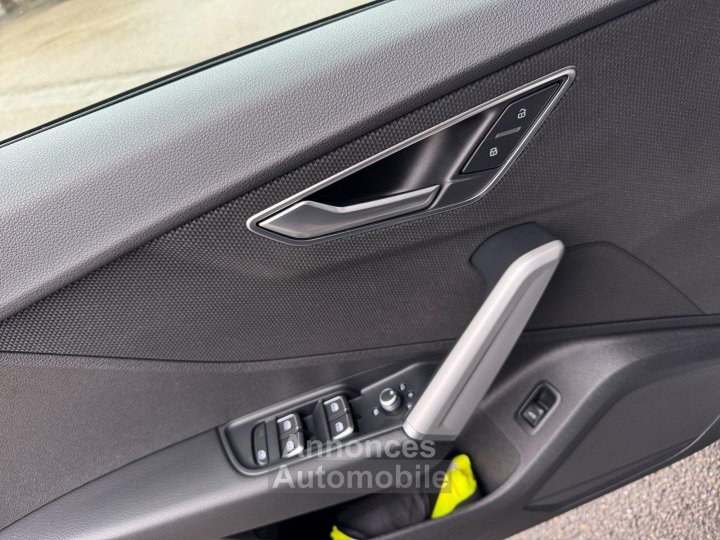 Audi Q2 S line 35TFSI MATRIX AHK NAV KAM SHZ - 13