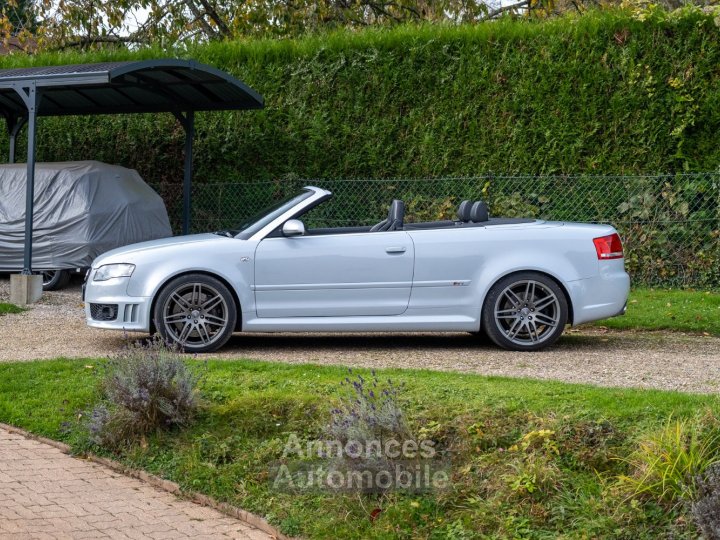 Audi RS4 Cabriolet 42l V8 420ch Exclusive / Gris Suzuka / Pack F1 / Bose - 4