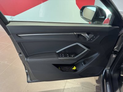Audi Q3 45 TFSIe 245 ch S tronic 6 S line   - 15