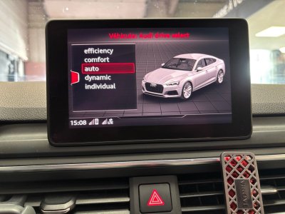 Audi A5 S-Line 20 TFSI 190 CV S-tronic - Design - Attelage   - 21