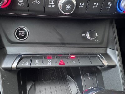 Audi Q3 35 TFSI 150 ch S tronic 7 S line - ATTELAGE - APPLE CARPLAY- CAMÉRA DE RECUL - SIÈGES CHAUFFANTS - 22