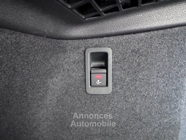 Audi Q3 35 TFSI 150 ch S tronic 7 S line - ATTELAGE - APPLE CARPLAY- CAMÉRA DE RECUL - SIÈGES CHAUFFANTS - 33