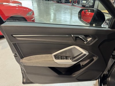 Audi Q3 35 TFSI 150 S Tronic DESIGN LUXE 1ere Main Attelage   - 8