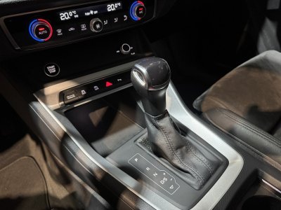 Audi Q3 35 TFSI 150 S Tronic DESIGN LUXE 1ere Main Attelage   - 18