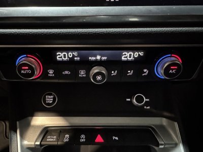 Audi Q3 35 TFSI 150 S Tronic DESIGN LUXE 1ere Main Attelage   - 19