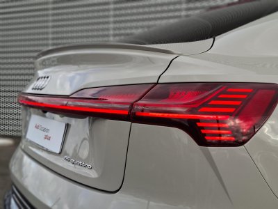 Audi e-tron SPORTBACK Sportback 55 quattro 408 ch S line   - 52