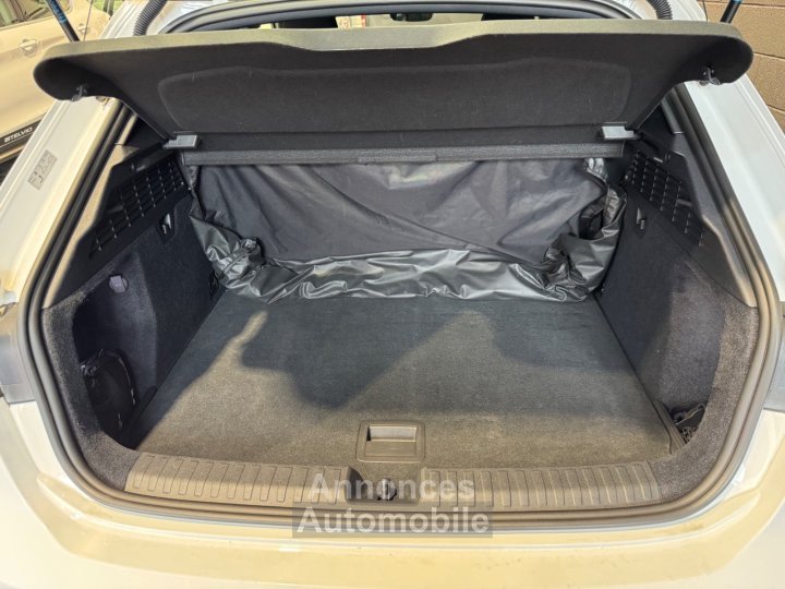 Audi A3 Sportback 40 TFSIe 204 S tronic 6 S Line int&eacute;rieur - 9