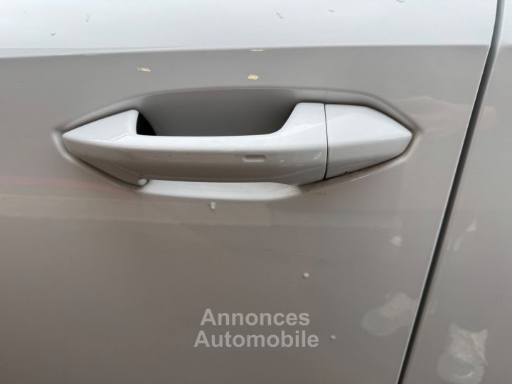 Audi A3 Sportback 40 TFSIe 204 S tronic 6 S Line int&eacute;rieur - 10