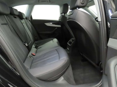 Audi A4 30TDi Avant Adv STRONIC   - 9