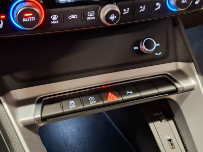 Audi Q3 35 TFSI 150 ch Design Luxe   - 25