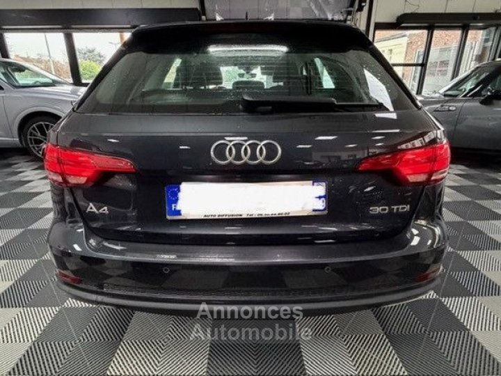 Audi A4 AVANT 30 TDI Design Luxe S-tronic - 5