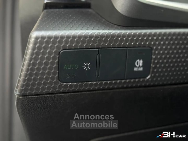 Audi A1 SPORTBACK 10 25 TFSI 95cv DESIGN / SIEGES CHAUFFANTS / SUIVI ENTRETIEN / GARANTIE 6 MOIS - 17