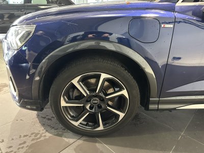 Audi Q3 45 TFSIe 245 ch S tronic 6 S line   - 11