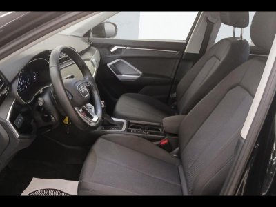 Audi Q3 45 TFSI e 245ch Business line S tronic 6   - 12