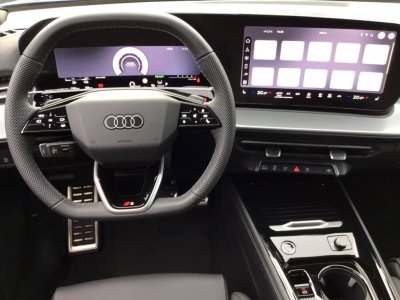 Audi Q3 45 TFSIe qu S Line S Tronic HUD CAM360   - 6