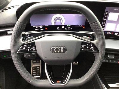 Audi Q3 45 TFSIe qu S Line S Tronic HUD CAM360   - 9