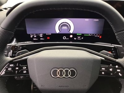 Audi Q3 45 TFSIe qu S Line S Tronic HUD CAM360   - 10