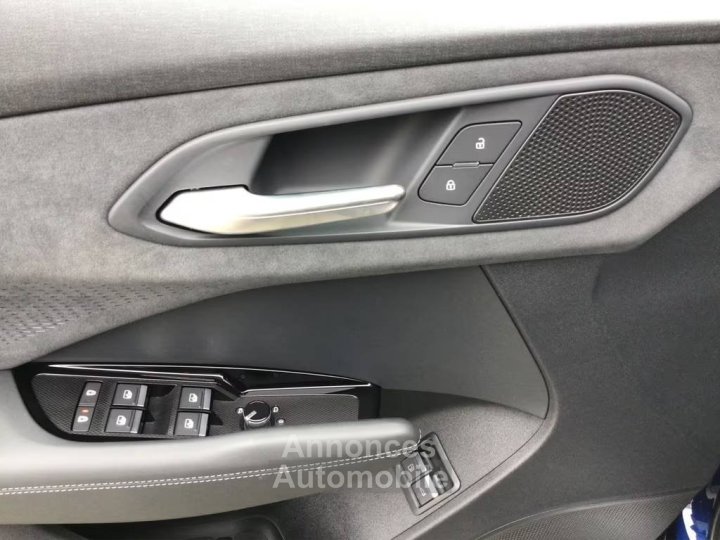 Audi Q3 45 TFSIe qu S Line S Tronic HUD CAM360 - 11