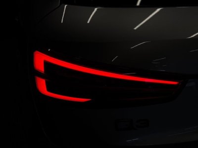 Audi Q3 14 cod tfsi 150 s-line s-tronic bva   - 23