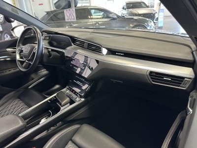 Audi e-tron SPORTBACK Sportback 55 quattro 408 ch S line   - 24