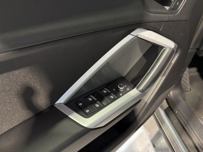 Audi Q3 14 TFSi 150ch Business Line Toit ouvrant / premi&egrave;re main origine France   - 13