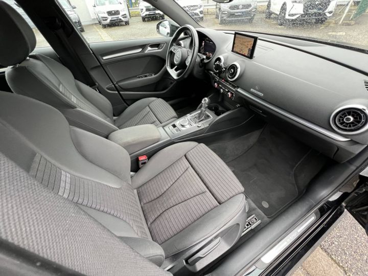 Audi A3 SportBack III 14 TFSI 204ch e-tron Design luxe S-Tronic6 GPS Caméra - 11